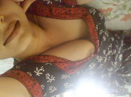 Desi-Indian-Bhabhi-Sleeping-Nude-Photos-1.jpg