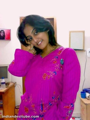 DesiIndianCollegeGirlDivyaSexyPictureCollection_indiandesitube.com3.jpg