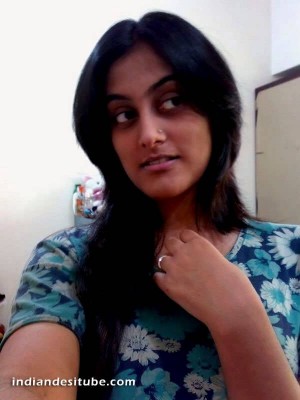 DesiIndianCollegeGirlDivyaSexyPictureCollection_indiandesitube.com9.jpg