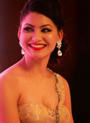 urvashi-rautela-sexy-pussy.jpg