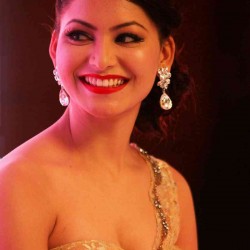urvashi-rautela-sexy-pussy