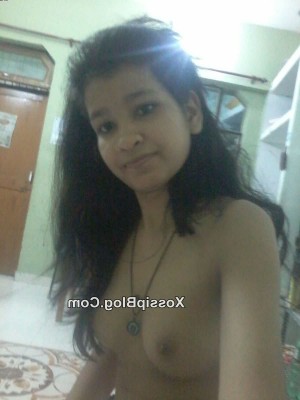 Cute-Barely-18-Desi-Teen-Nude-Selfies-_005.jpg