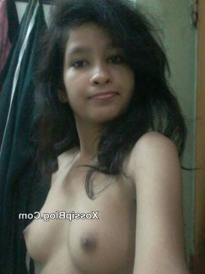 Cute-Barely-18-Desi-Teen-Nude-Selfies-_008.jpg