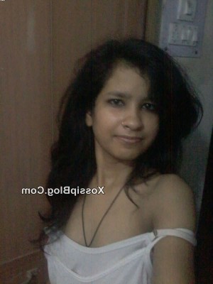 Cute-Barely-18-Desi-Teen-Nude-Selfies.jpg