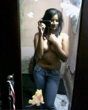 Indian-Sexy-Bitch-Topless-Selfies-Showing-Black-Tits-_001.jpg