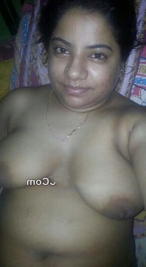 Tharki-Aunty-Ki-Mast-Nange-Selfie-Photos-_003.jpg