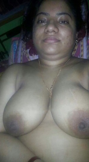 Tharki-Aunty-Ki-Mast-Nange-Selfie-Photos-_004.jpg