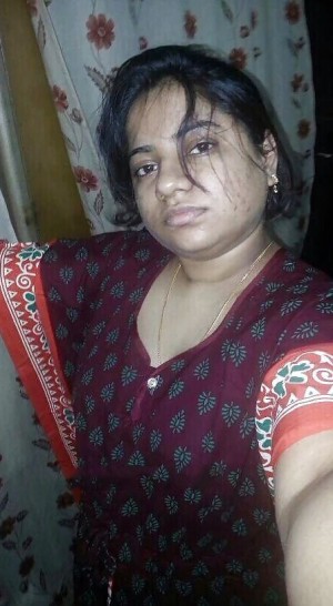 Tharki-Aunty-Ki-Mast-Nange-Selfie-Photos.jpg