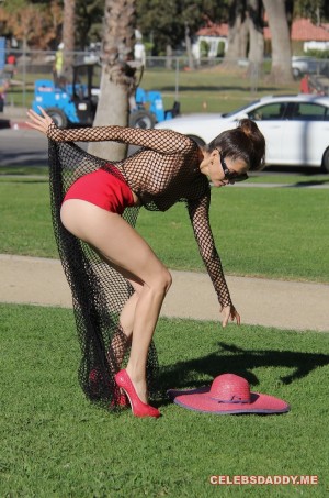 Blanca-Blanco-See-Thru-Boobs-Flashing-In-LA-Park_003.jpg