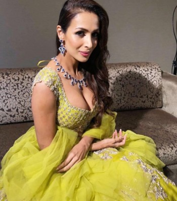 Arora-Khan-Hot-Ramp-Walk-696x789.jpg