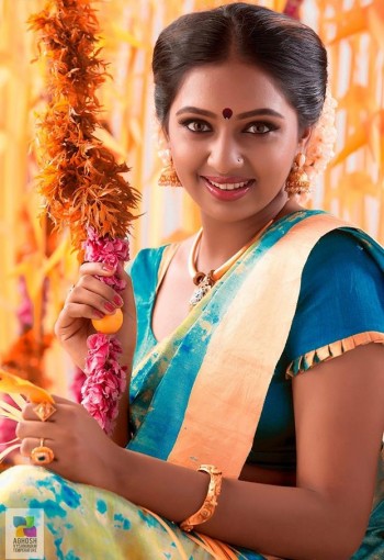 Lakshmi-Menon-Hot-Pics-In-Saree-1.jpg