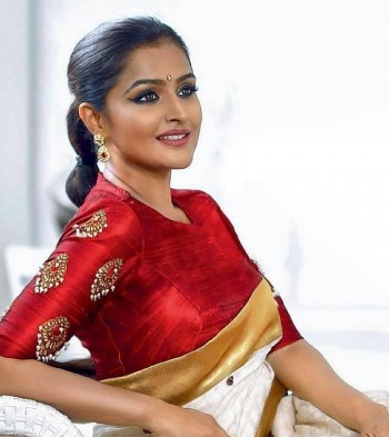 Remya-Nambeesan-Pics.jpg