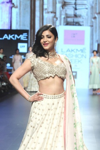 Shruti-Haasan-Stills-At-Lakme-Fashion-Week.jpg