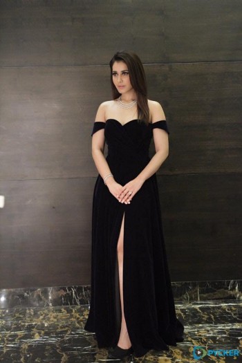 rashi-khanna-in-a-velvet-high-slit-dress_152342145376.jpg