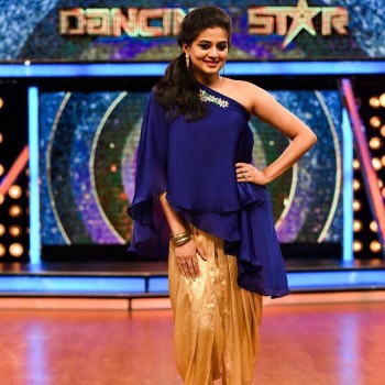 stylish-actress-priyamani-modern-photos-pictures-25.jpg