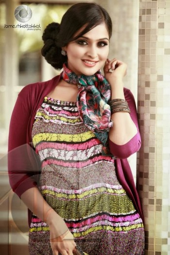 Remya-Nambeesan-2.jpg
