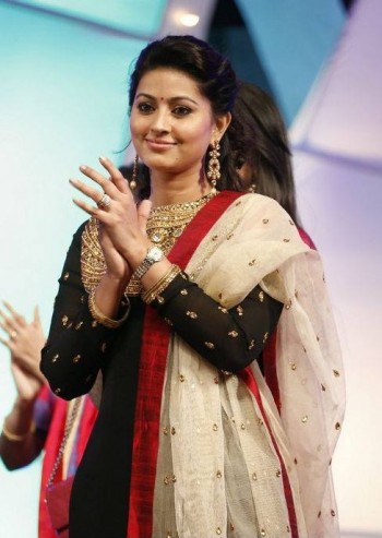 best-images-of-beautiful-actress-smiling-sneha-homely-look-photos-11.jpg