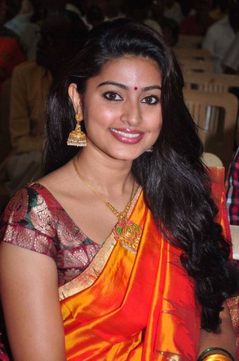best-images-of-beautiful-actress-smiling-sneha-homely-look-photos-4.jpg
