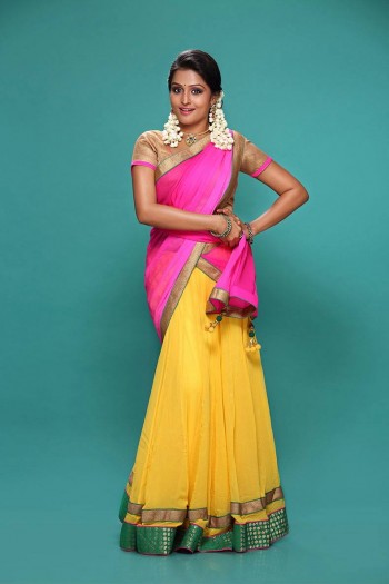 ramya-nambeesan-actress-in-saree-photos-and-homely-look-images-11.jpg