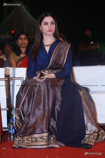 tamanna-at-bahubali-tamil-audio-launch-13665.jpg