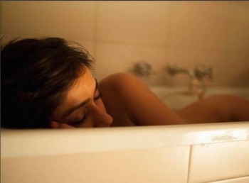 1485857084-hot-pic-undressed-ileana-in-bath-tubjpg1.jpg