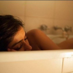 1485857084-hot-pic-undressed-ileana-in-bath-tubjpg1