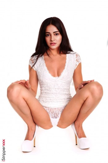 Ananya Pandey nude fakes (21)