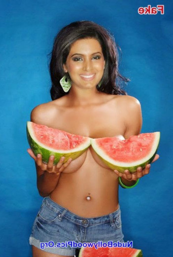 Geeta-Basra-boobs-porn-1.jpg