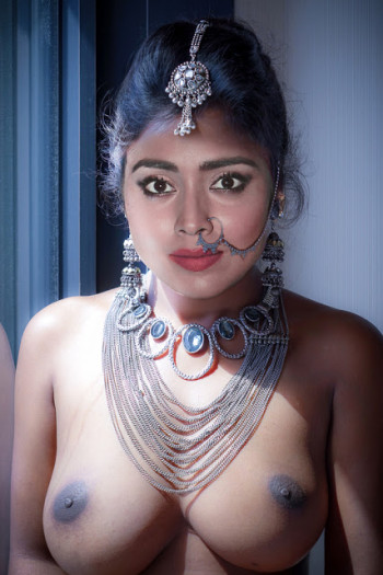 NudeboobstoplessShriyaSaranblacknipplewithoutbra.jpg