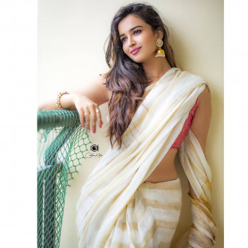 Pujita-Ponnada-on-Instagram_-_Elegance-has-a-storyJPG31c4afded94467c6.jpg