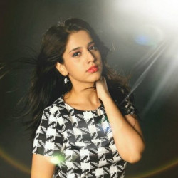 Simran-Pareenja-Biography-434x420