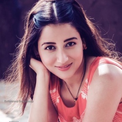 priyanka-kandwal-age-height-biography-photos-images