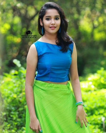 Anikha-Surendran-1.jpg