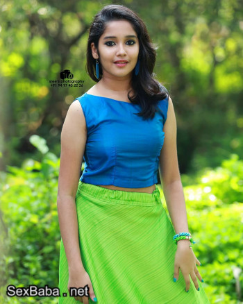 Anikha-Surendran-1.jpg