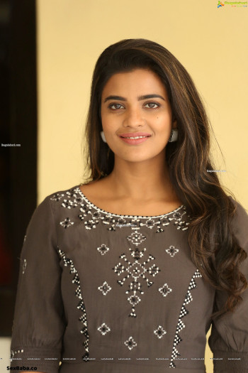 aishwarya-rajesh-world-famous-lover-inter1.jpg