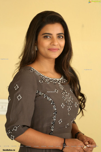 aishwarya-rajesh-world-famous-lover-inter5.jpg