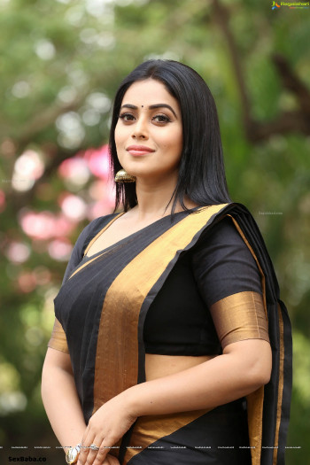 poorna-black-saree12.jpg