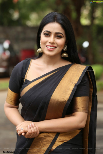 poorna-black-saree29.jpg
