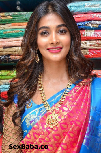 pooja-hegde-shares-her-saree-scares_b_2602200436.jpg