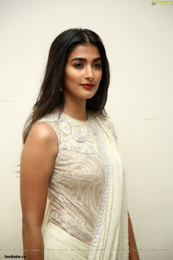 pooja-hegde-valmiki-pre-release2.jpg