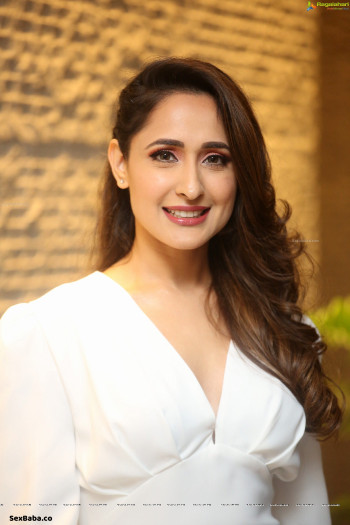 pragya-jaiswal-tcrr-curtainraiser8.jpg