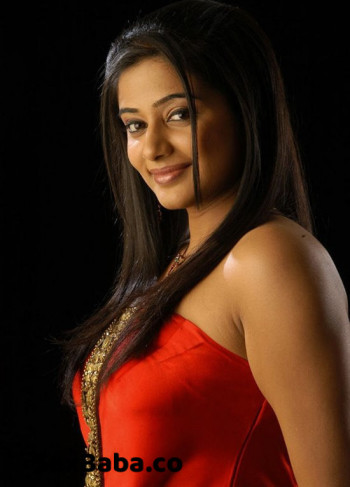 smiling_face_of_priyamani_pictures.jpg