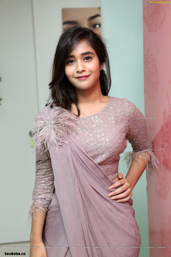deepthi-sunaina-dermiq-launch2.jpg