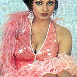 rekha-real-cleavage-pics