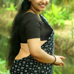 Anu-sithara-nude-hot-boobs-in-sexy-saree-xxx