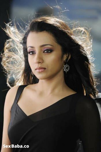 216-2161886_trisha-in-black-saree.jpg