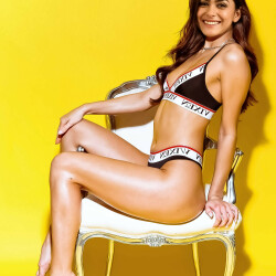 Mrunal-Thakur-Nude-Edits-1