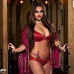 Sonakshi-Sinha-Nude-23