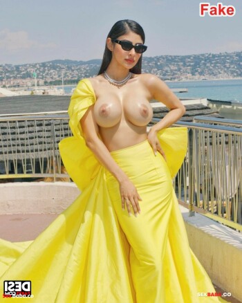 Mouni-Roy-Nude-18.jpeg