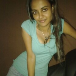 nice-pose-of-Sara
